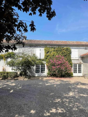 Maison 8 pers, piscine, au cœur du pays de Cognac